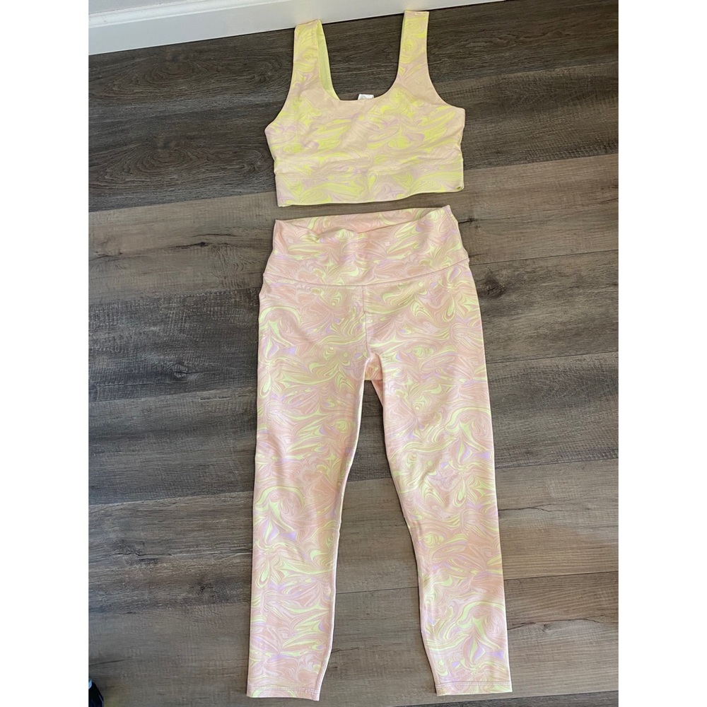 Fabletics, Size M, Reversible Set
